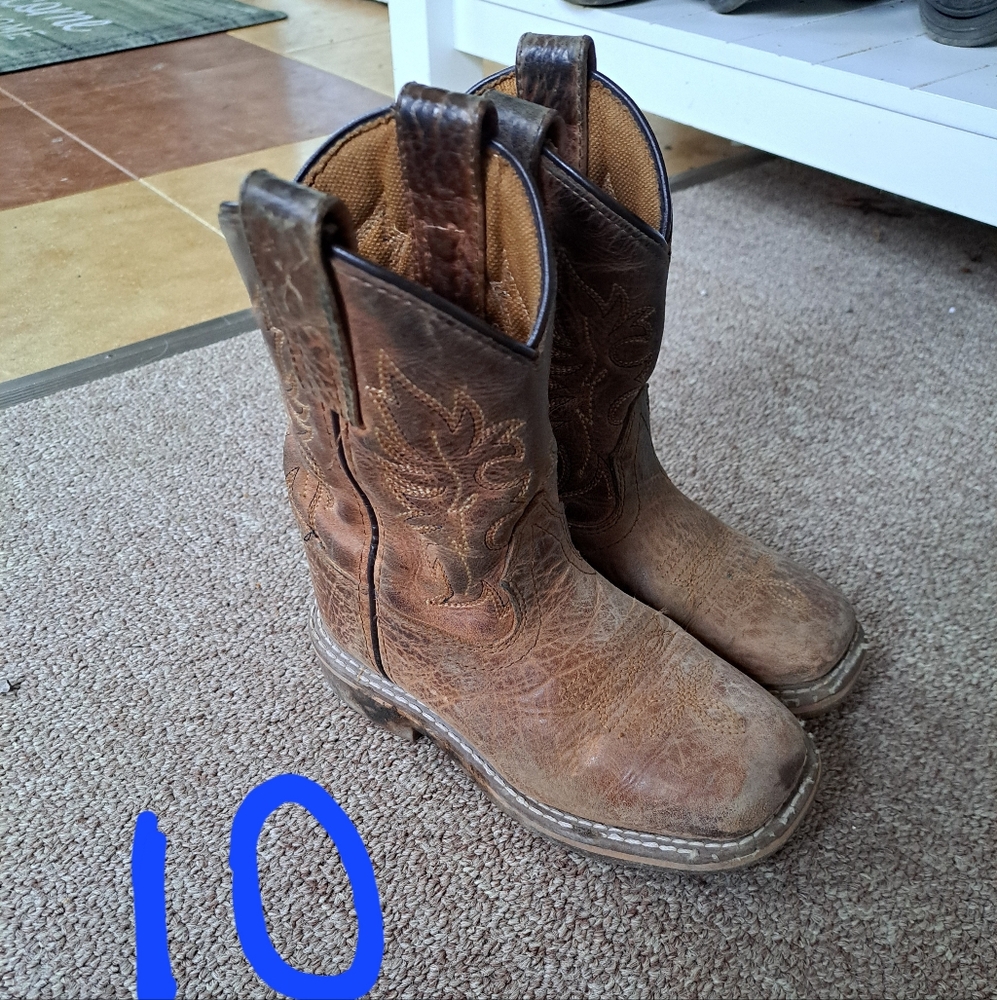 Boys boots